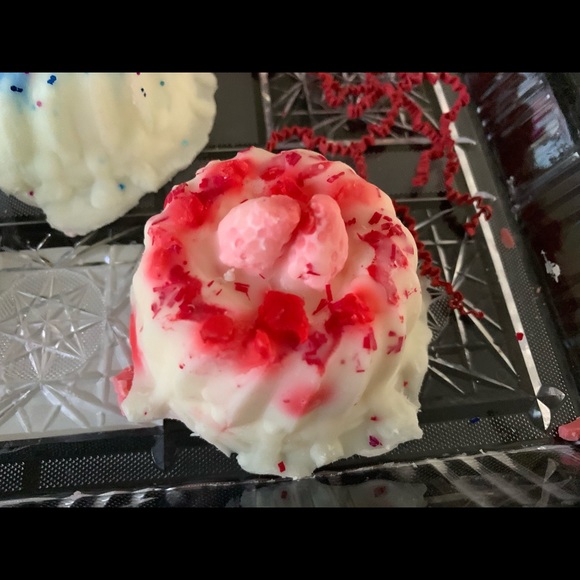 (3) Sweet Mini Bundt Cake Wax Melts - Picture 4 of 5